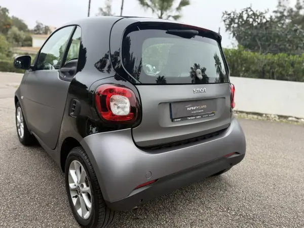 Smart Fortwo Cabrio 2018 - 11699 EUR, 80000 km - AUTO.MOTO.pt - 80000km - foto 7 de 15