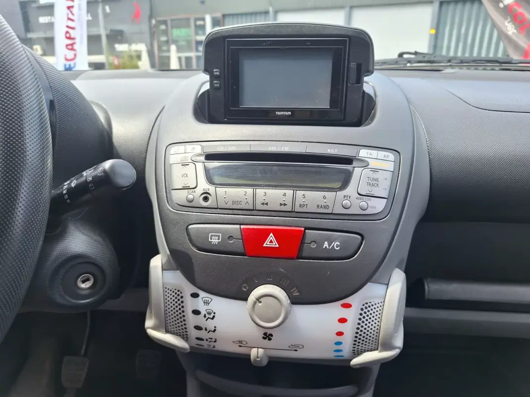 Toyota Aygo 2012 - 5900 EUR, 169000 km - AUTO.MOTO.pt - 169000km - foto 3 de 16