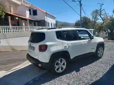 Jeep Renegade 2021 - 19500 EUR, 142348 km - AUTO.MOTO.pt - 142348km - foto 4 de 11