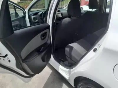 Toyota Yaris 2016 - 17900 EUR, 121948 km - AUTO.MOTO.pt - 121948km - foto 11 de 12