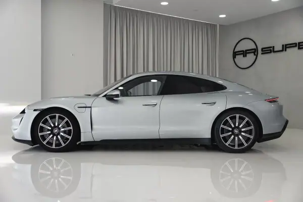 Porsche Taycan 2020 - 64950 EUR, 55941 km - AUTO.MOTO.pt - 55941km - foto 7 de 52