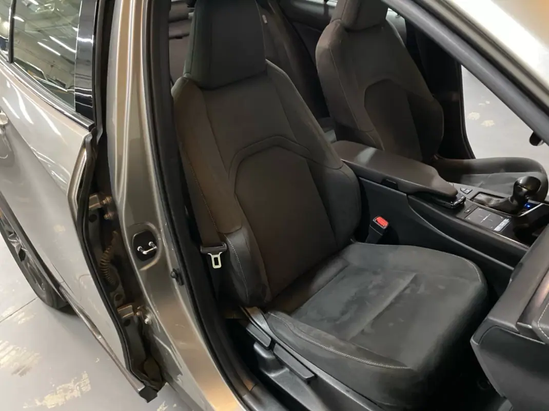 Lexus UX 250h 2021 - 22450 EUR, 142000 km - AUTO.MOTO.pt - 142000km - foto 19 de 20
