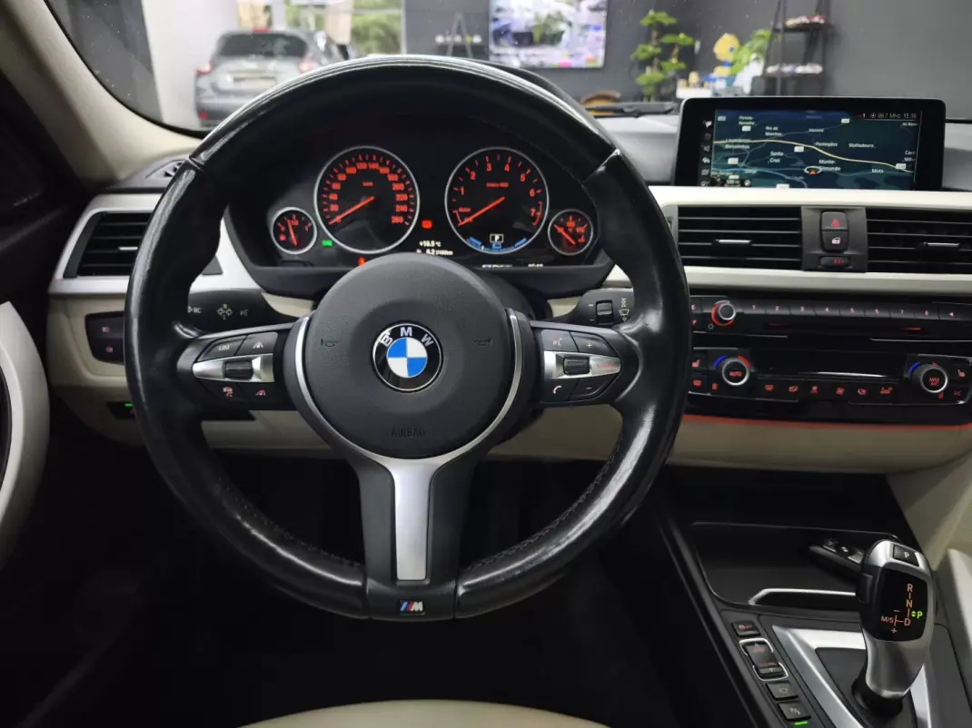 BMW 330 2016 - 21750 EUR, 204172 km - AUTO.MOTO.pt - 204172km - foto 24 de 45