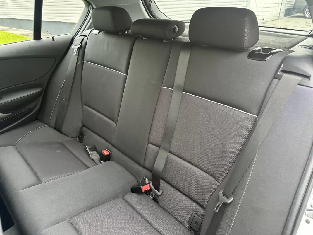 BMW 118 2009 - 8900 EUR, 184000 km - AUTO.MOTO.pt - 184000km - foto 28 de 55