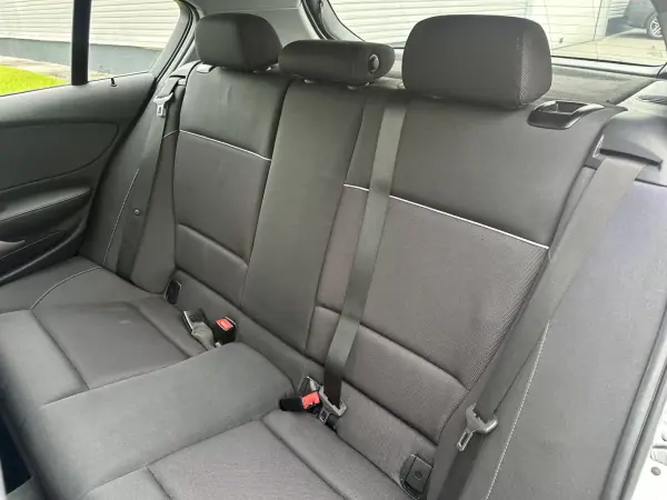 BMW 118 2009 - 7900 EUR, 184000 km - AUTO.MOTO.pt - 184000km - foto 28 de 55