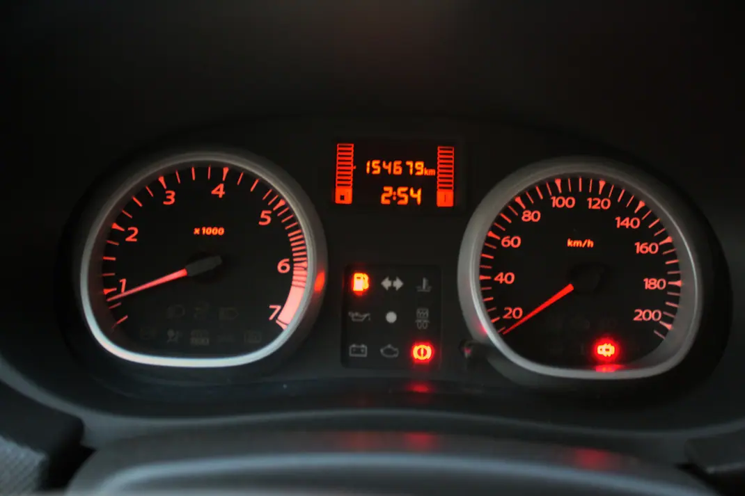 Dacia Duster 2010 - 6250 EUR, 155000 km - AUTO.MOTO.pt - 155000km - foto 13 de 24