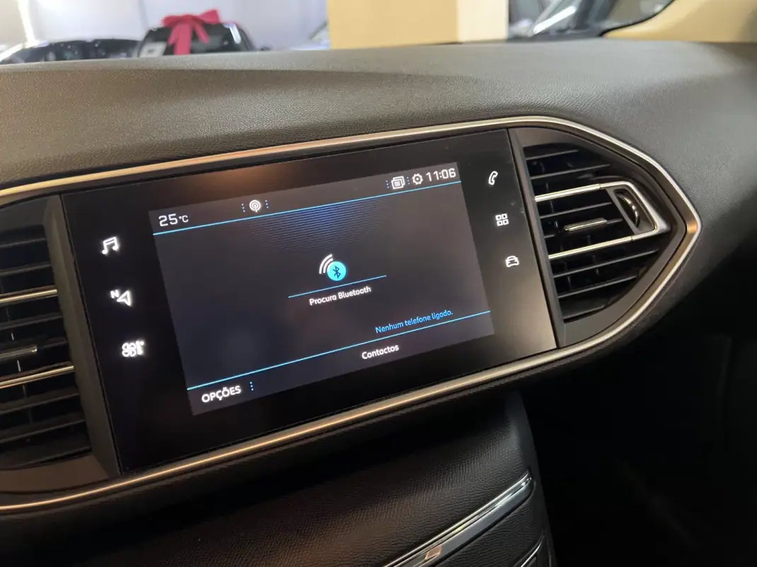 Peugeot 308 2019 - 10990 EUR, 130000 km - 130000km - foto 29 de 38