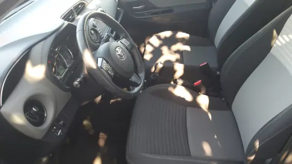 Toyota Yaris 2020 - 12990 EUR, 108986 km - AUTO.MOTO.pt - 108986km - foto 25 de 26