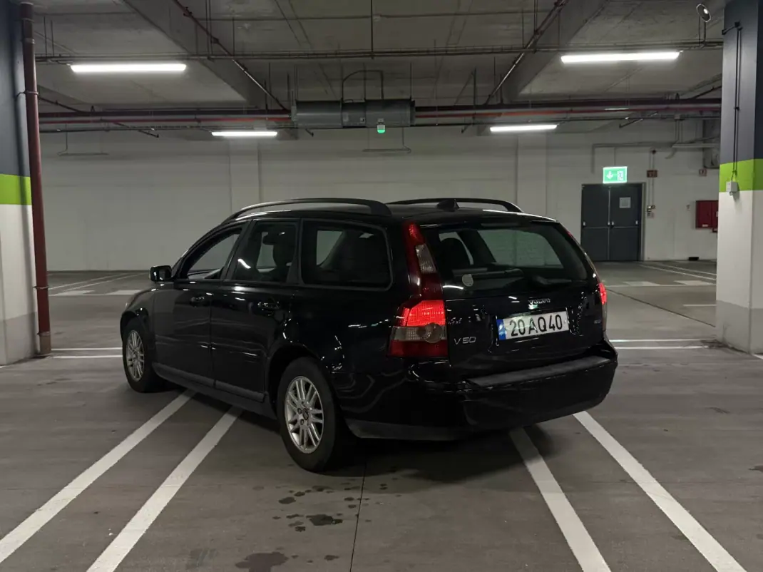 Volvo V50 2005 - 3500 EUR, 379000 km - AUTO.MOTO.pt - 379000km - foto 3 de 10