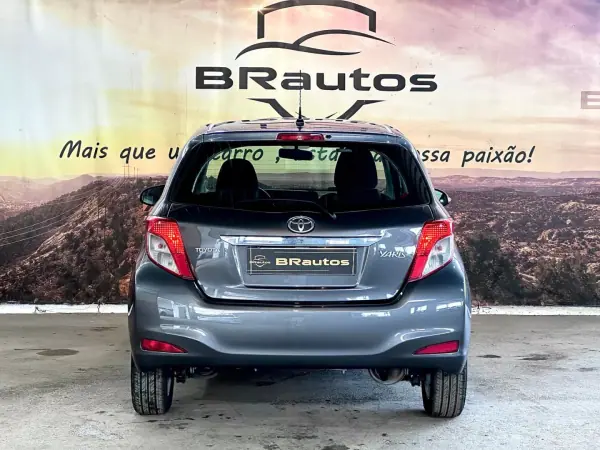 Toyota Yaris 2012 - 8250 EUR, 210746 km - AUTO.MOTO.pt - 210746km - foto 7 de 22