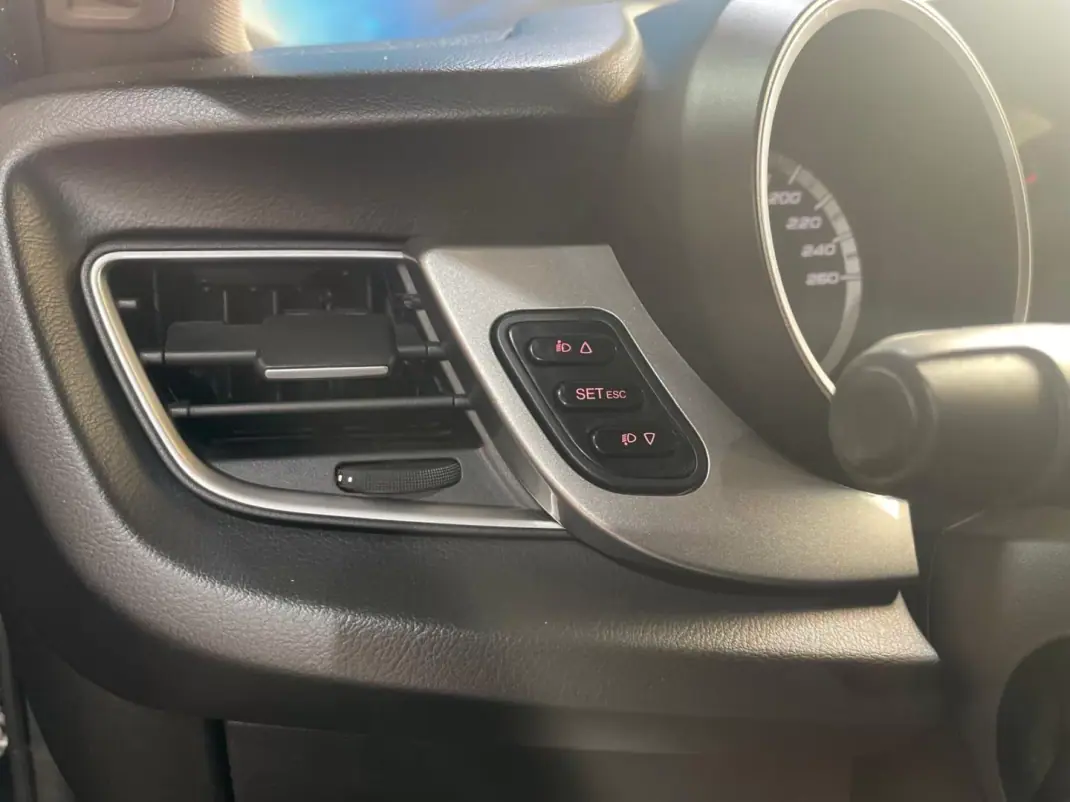 Alfa Romeo Giulietta 2011 - 8750 EUR, 197000 km - AUTO.MOTO.pt - 197000km - foto 33 de 35