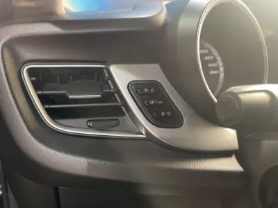 Alfa Romeo Giulietta 2011 - 8750 EUR, 197000 km - AUTO.MOTO.pt - 197000km - foto 33 de 35