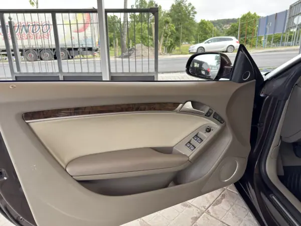 Audi A5 Cabrio 2011 - 14950 EUR, 274529 km - AUTO.MOTO.pt - 274529km - foto 24 de 37