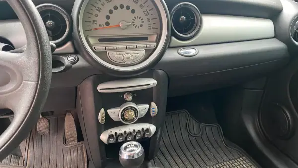MINI Clubman 2009 - 6490 EUR, 230000 km - AUTO.MOTO.pt - 230000km - foto 6 de 11
