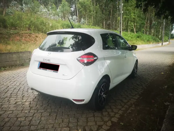 Renault Zoe 2020 - 13450 EUR, 110000 km - AUTO.MOTO.pt - 110000km - foto 6 de 16