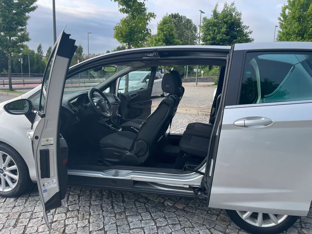 Ford B-Max 2017 - 10990 EUR, 137000 km - AUTO.MOTO.pt - 137000km - foto 6 de 12
