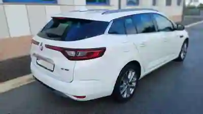 Renault Mégane 2018 - 12000 EUR, 124500 km - AUTO.MOTO.pt - 124500km - foto 4 de 17