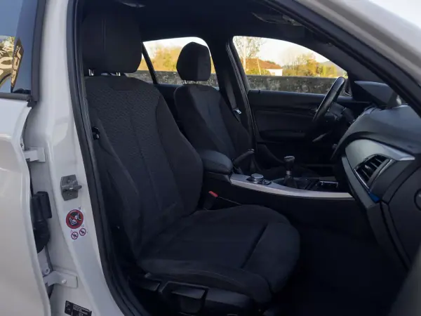 BMW 118 2015 - 17990 EUR, 168000 km - AUTO.MOTO.pt - 168000km - foto 31 de 35