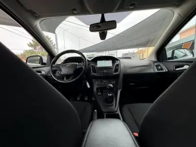 Ford Focus SW 2017 - 10900 EUR, 155572 km - AUTO.MOTO.pt - 155572km - foto 4 de 23