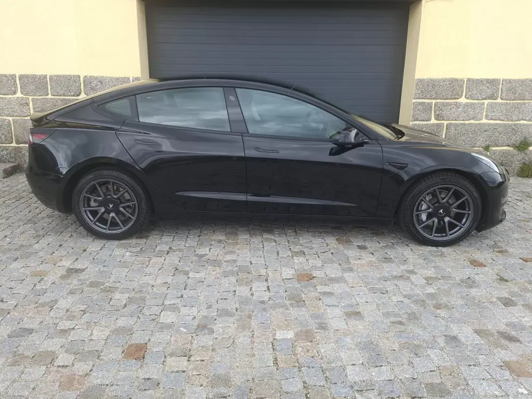 Tesla Model 3 2022 - 36490 EUR, 19253 km - AUTO.MOTO.pt - 19253km - foto 3 de 18