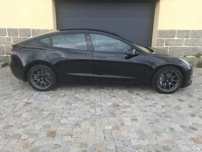 Tesla Model 3 2022 - 36490 EUR, 19253 km - AUTO.MOTO.pt - 19253km - foto 3 de 18