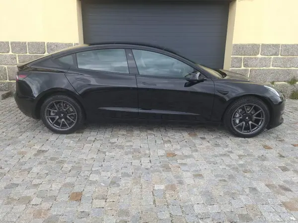 Tesla Model 3 2022 - 36490 EUR, 19253 km - AUTO.MOTO.pt - 19253km - foto 3 de 18