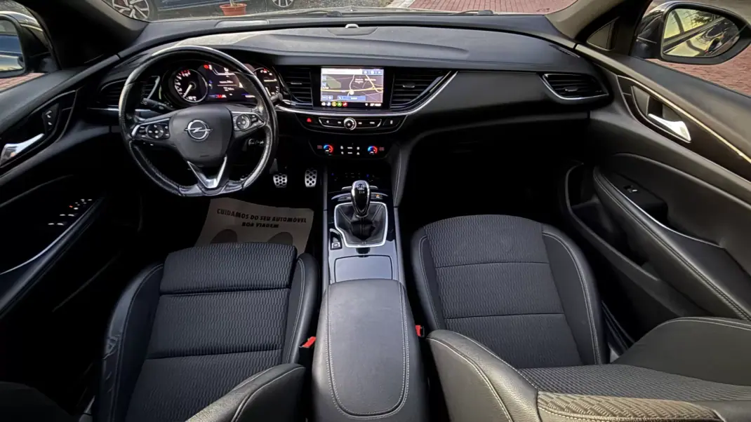 Opel Insignia Grand Sport 2021 - 14990 EUR, 169000 km - AUTO.MOTO.pt - 169000km - foto 26 de 38