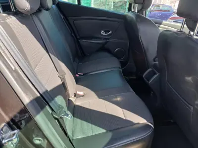 Renault Mégane 2010 - 7800 EUR, 122607 km - AUTO.MOTO.pt - 122607km - foto 21 de 29