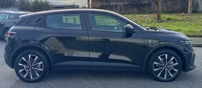 Renault Mégane E-Tech 2023 - 23490 EUR, 64900 km - AUTO.MOTO.pt - 64900km - foto 5 de 20