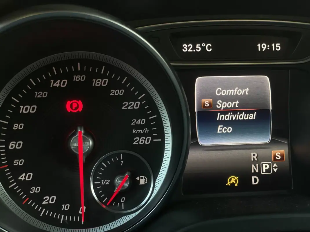 Mercedes-Benz CLA 180 2017 - 15490 EUR, 222000 km - 222000km - foto 34 de 40