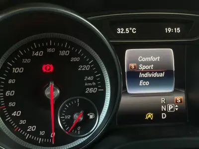 Mercedes-Benz CLA 180 2017 - 15490 EUR, 222000 km - 222000km - foto 34 de 40