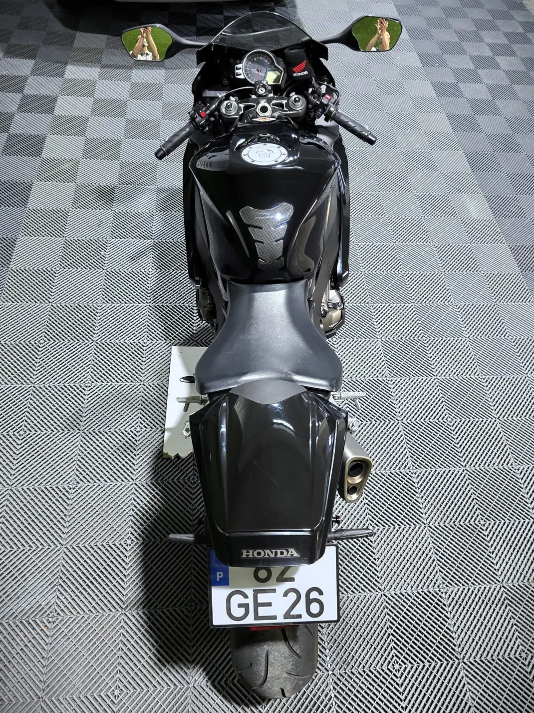 Honda CBR 1000RR 2008 - 8950 EUR, 32000 km - AUTO.MOTO.pt - 32000km - foto 8 de 15