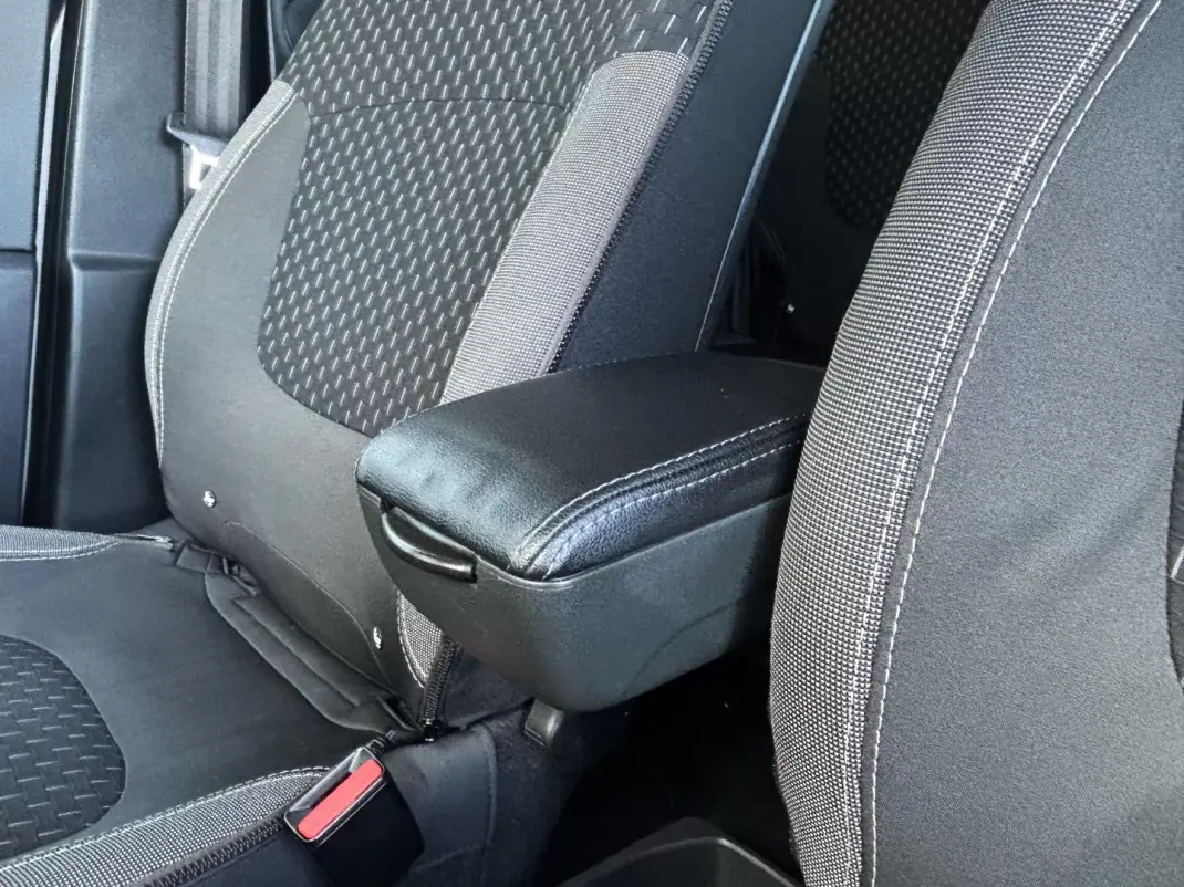 Renault Captur 2018 - 13950 EUR, 119000 km - AUTO.MOTO.pt - 119000km - foto 12 de 42