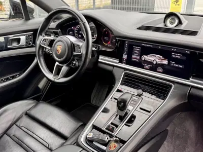 Porsche Panamera 2019 - 75990 EUR, 69000 km - AUTO.MOTO.pt - 69000km - foto 10 de 17