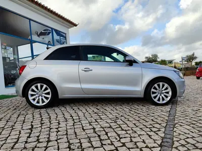 Audi A1 2010 - 11990 EUR, 196000 km - AUTO.MOTO.pt - 196000km - foto 5 de 17