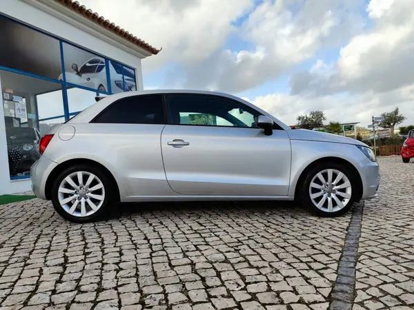 Audi A1 2010 - 11990 EUR, 196000 km - AUTO.MOTO.pt - 196000km - foto 5 de 17