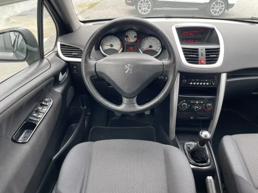 Peugeot 207 2011 - 5450 EUR, 211655 km - AUTO.MOTO.pt - 211655km - foto 4 de 24