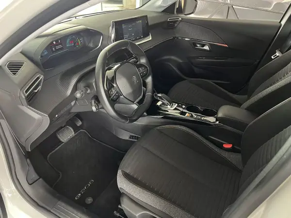 Peugeot e-208 2020 - 16800 EUR, 25181 km - 25181km - foto 6 de 24