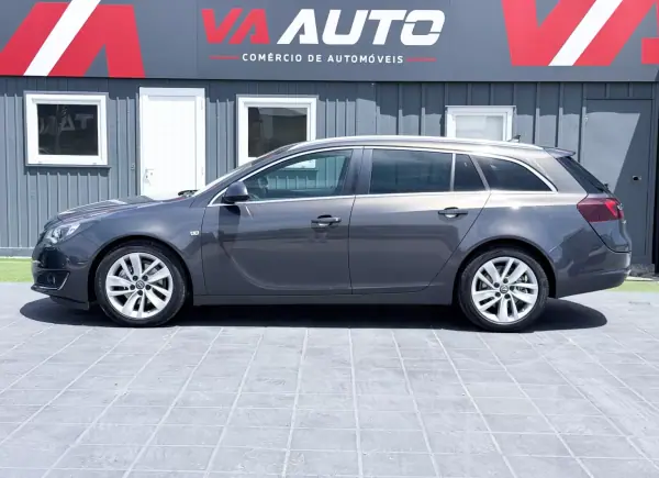 Opel Insignia Sports Tourer 2014 - 8900 EUR, 201000 km - AUTO.MOTO.pt - 201000km - foto 5 de 13