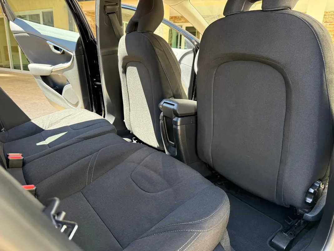 Volvo V40 Cross Country 2015 - 13900 EUR, 115900 km - AUTO.MOTO.pt - 115900km - foto 7 de 11