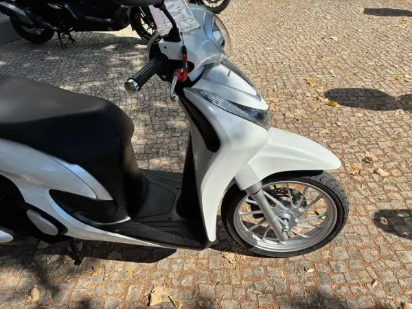 Honda SH 150i 2024 - 2250 EUR, 5266 km - AUTO.MOTO.pt - 5266km - foto 5 de 12