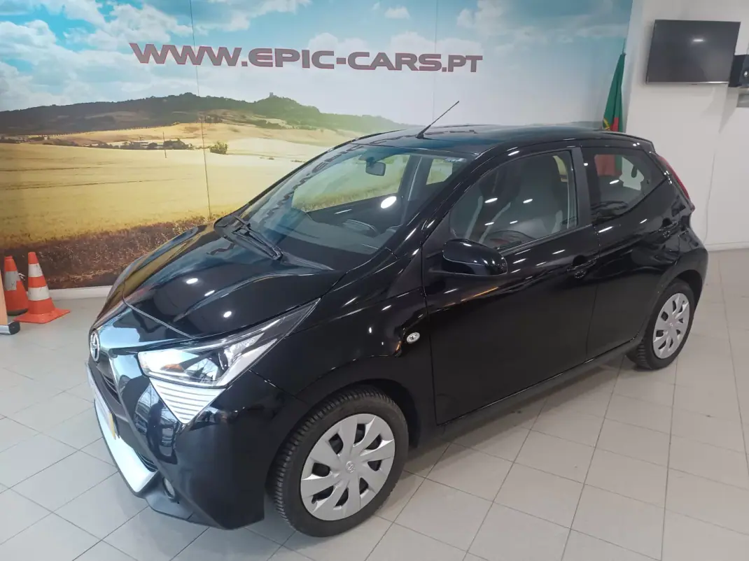 Toyota Aygo 2019 - 11890 EUR, 84853 km - AUTO.MOTO.pt - 84853km - foto 1 de 27