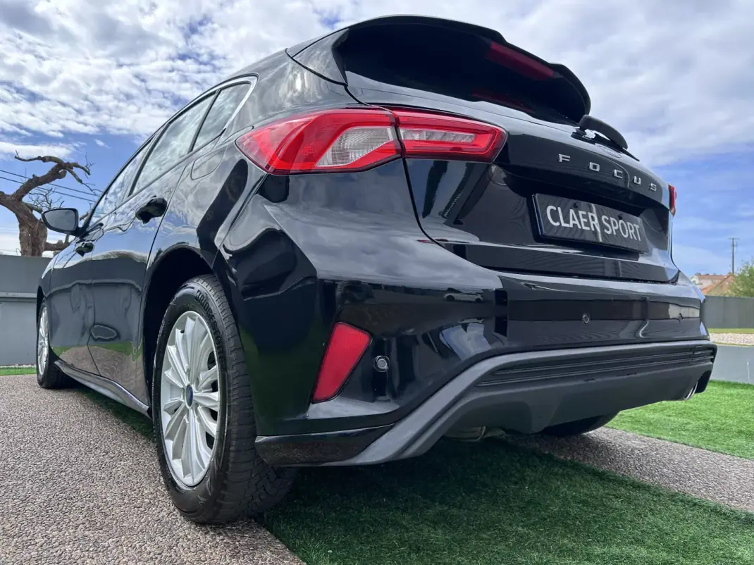 Ford Focus 2018 - 10900 EUR, 100000 km - AUTO.MOTO.pt - 100000km - foto 16 de 56