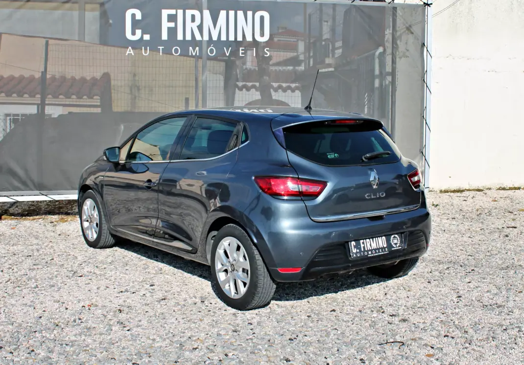 Renault Clio 2018 - 12250 EUR, 45634 km - AUTO.MOTO.pt - 45634km - foto 7 de 24