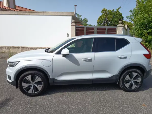 Volvo XC 40 2020 - 23990 EUR, 116700 km - AUTO.MOTO.pt - 116700km - foto 3 de 26