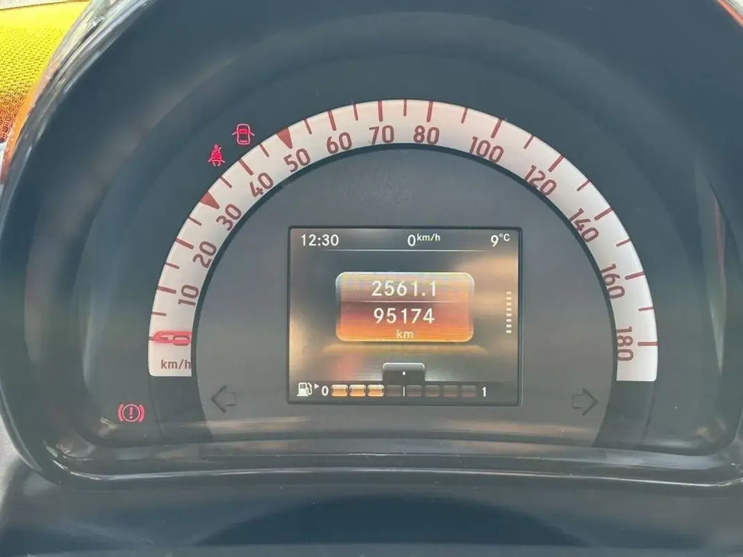 Smart ForFour 2015 - 9990 EUR, 95000 km - AUTO.MOTO.pt - 95000km - foto 8 de 9