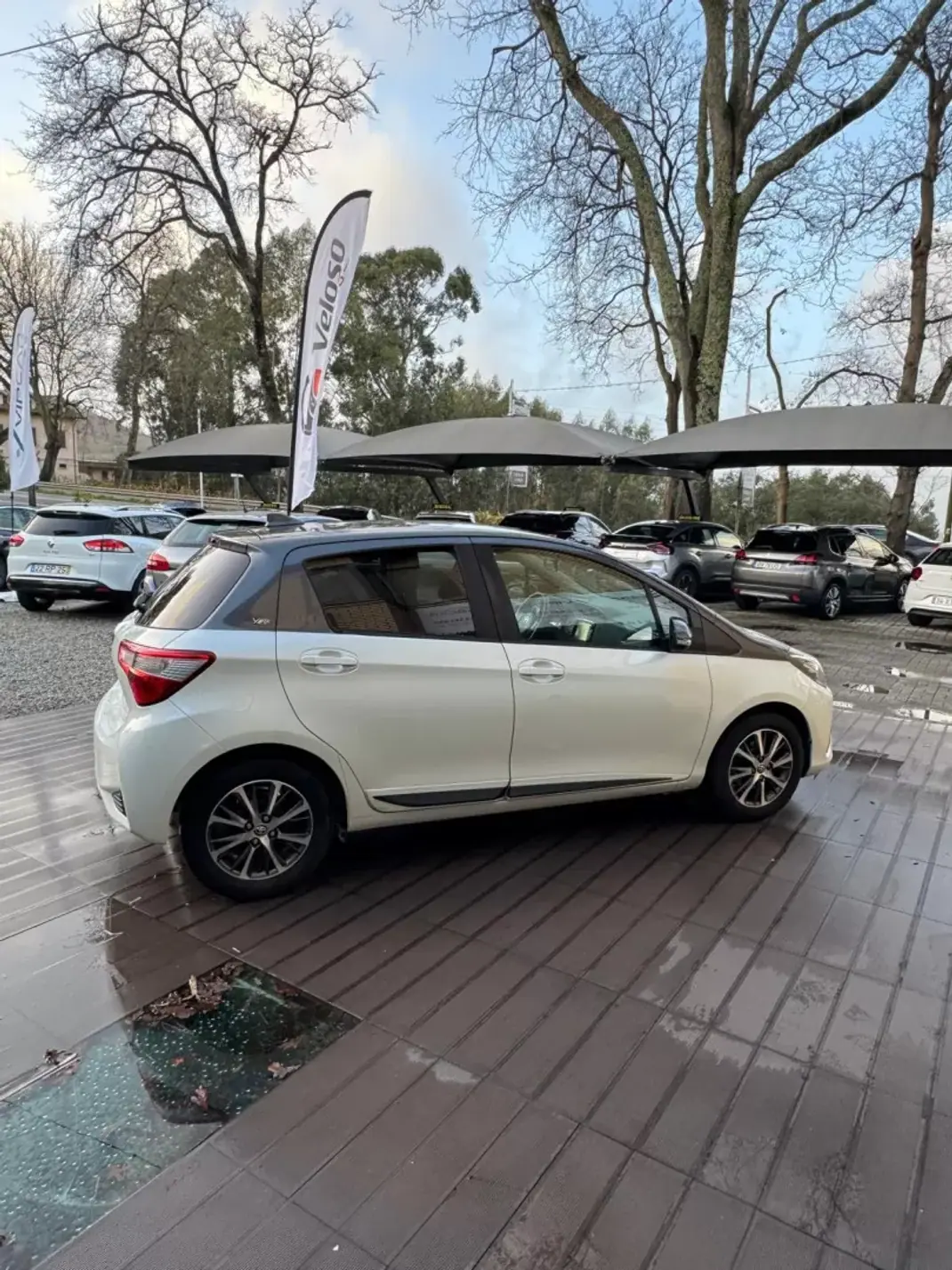 Toyota Yaris 2019 - 13490 EUR, 122240 km - AUTO.MOTO.pt - 122240km - foto 4 de 14