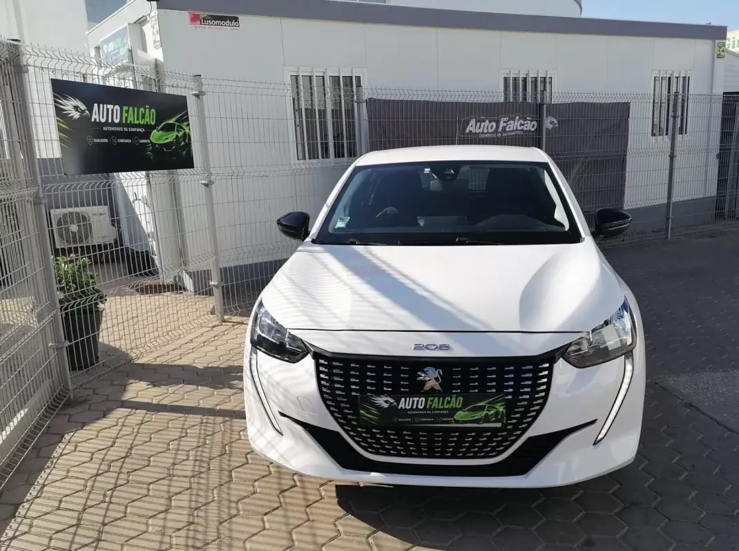 Peugeot 208 2022 - 14200 EUR, 68973 km - 68973km - foto 2 de 18
