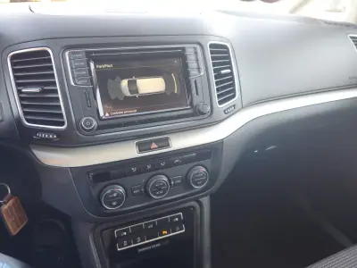 Volkswagen Sharan 2016 - 21500 EUR, 111800 km - AUTO.MOTO.pt - 111800km - foto 9 de 15