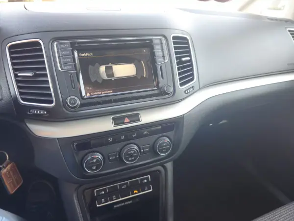 Volkswagen Sharan 2016 - 21500 EUR, 111800 km - AUTO.MOTO.pt - 111800km - foto 9 de 15